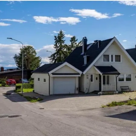 Cozy Four Bedroom House Direct To Forest Close To Sea, And Amenities Villa