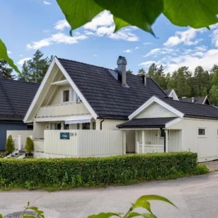 Cozy Four Bedroom House Direct To Forest Close To Sea, And Amenities Villa *