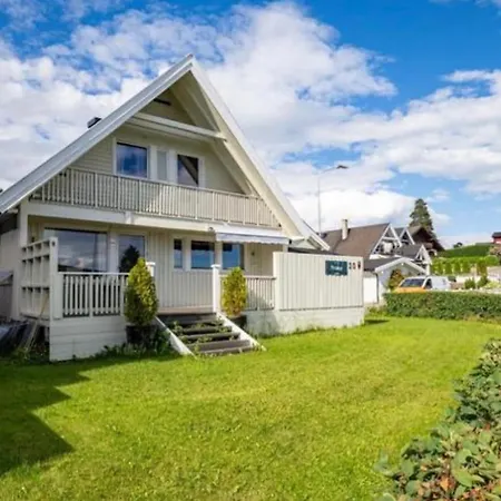 Cozy Four Bedroom House Direct To Forest Close To Sea, And Amenities Villa