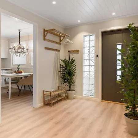 Cozy Four Bedroom House Direct To Forest Close To Sea, And Amenities Villa *