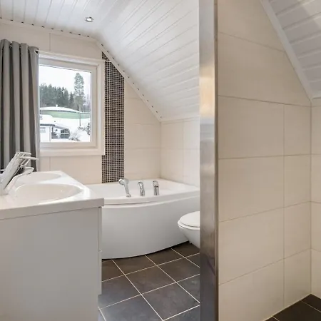 Cozy Four Bedroom House Direct To Forest Close To Sea, And Amenities Villa *
